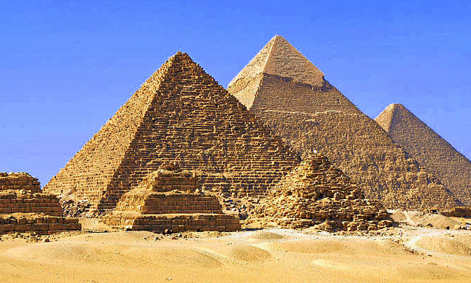 Picture of all the Gizah pyramids